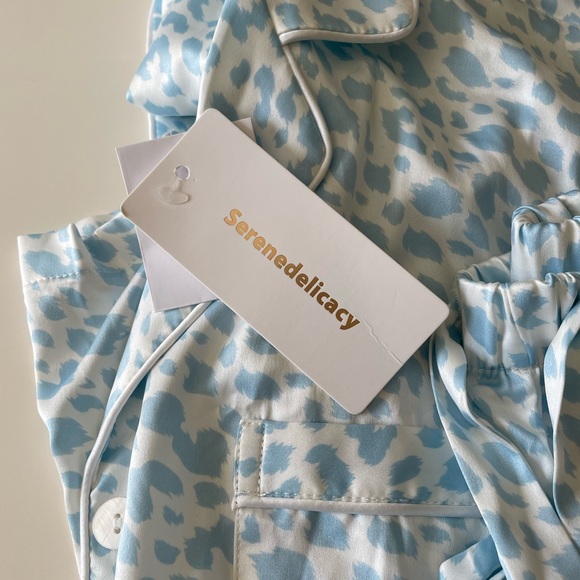Serendelicacy light blue patterned silk-like pajama set — size medium - Picture 3 of 8